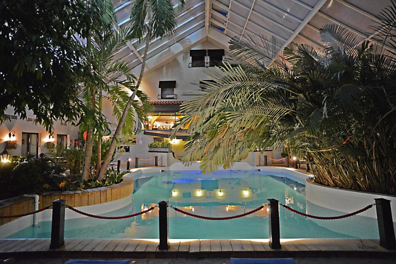 Tropical Hotel Дюрби Екстериор снимка