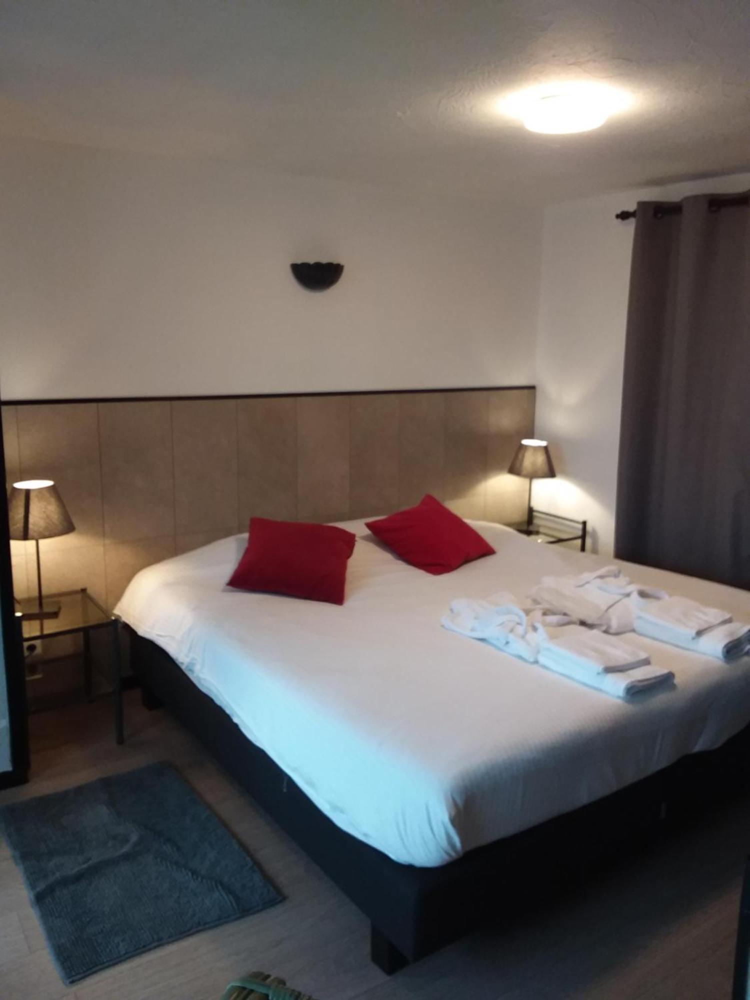 Tropical Hotel Дюрби Екстериор снимка