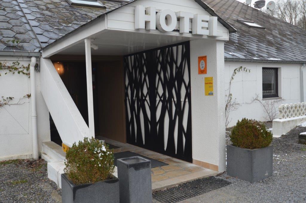 Tropical Hotel Дюрби Екстериор снимка
