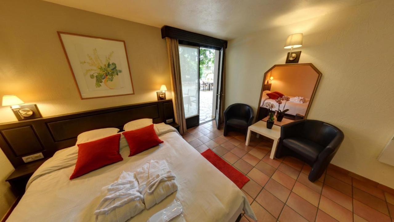 Tropical Hotel Дюрби Екстериор снимка